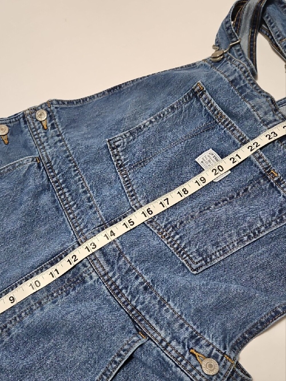 Levi's Denim Short Bib Overalls - Blue Women Jeans Overalls Size L - Picture 8 of 15